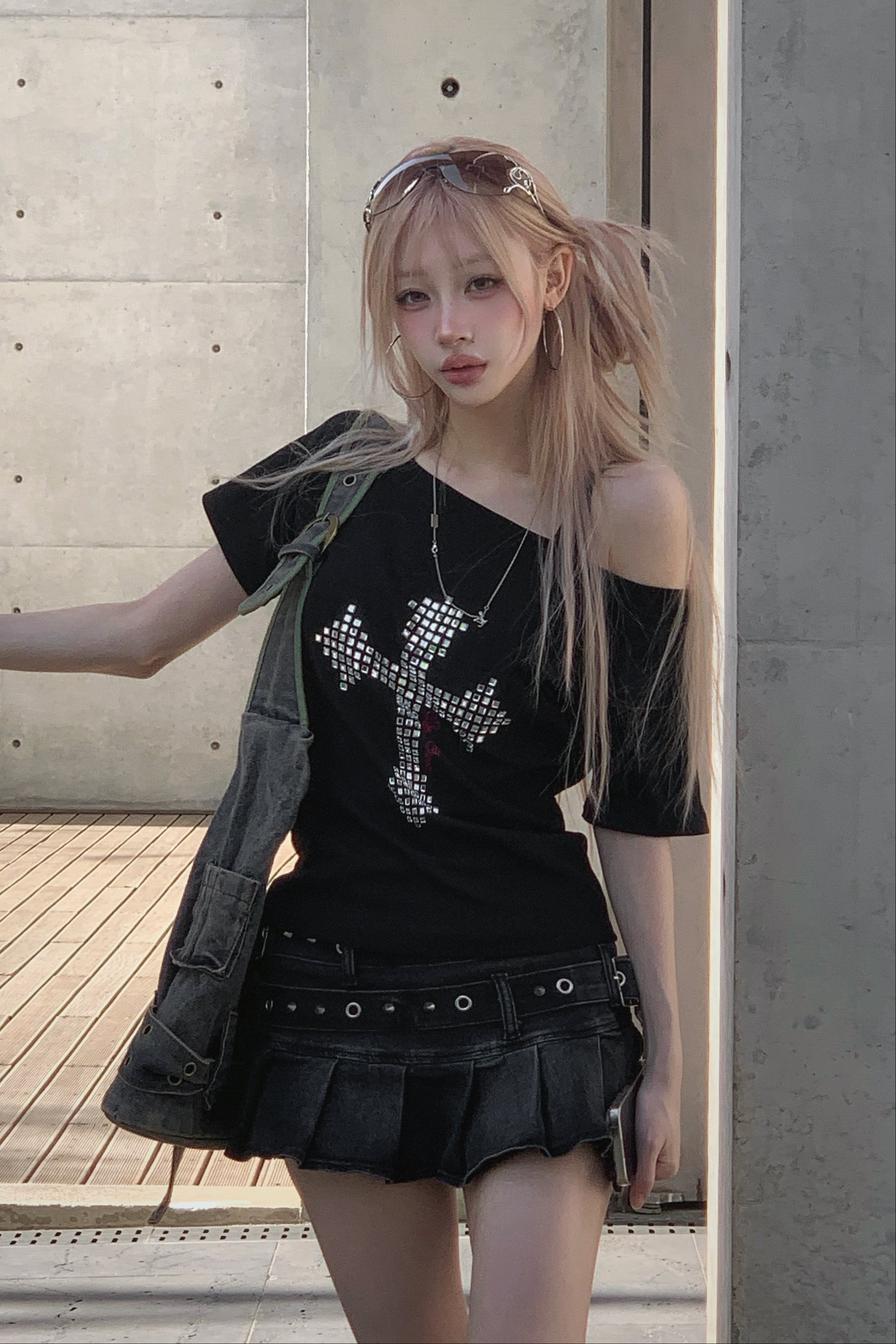 クロススタッズワンショルダーTシャツ KSG21229