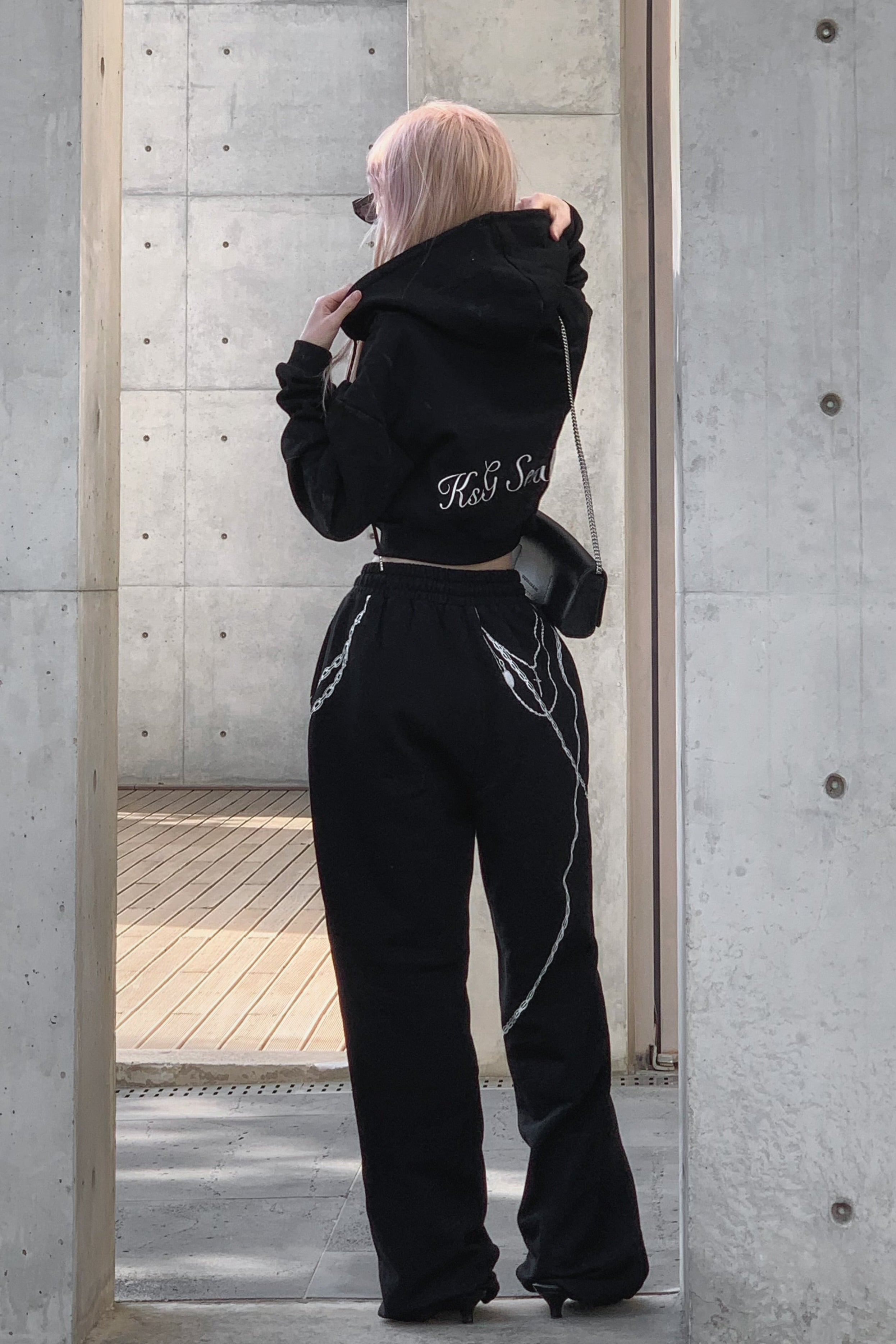 クロップドチェーンデザインフーディー KSG21224