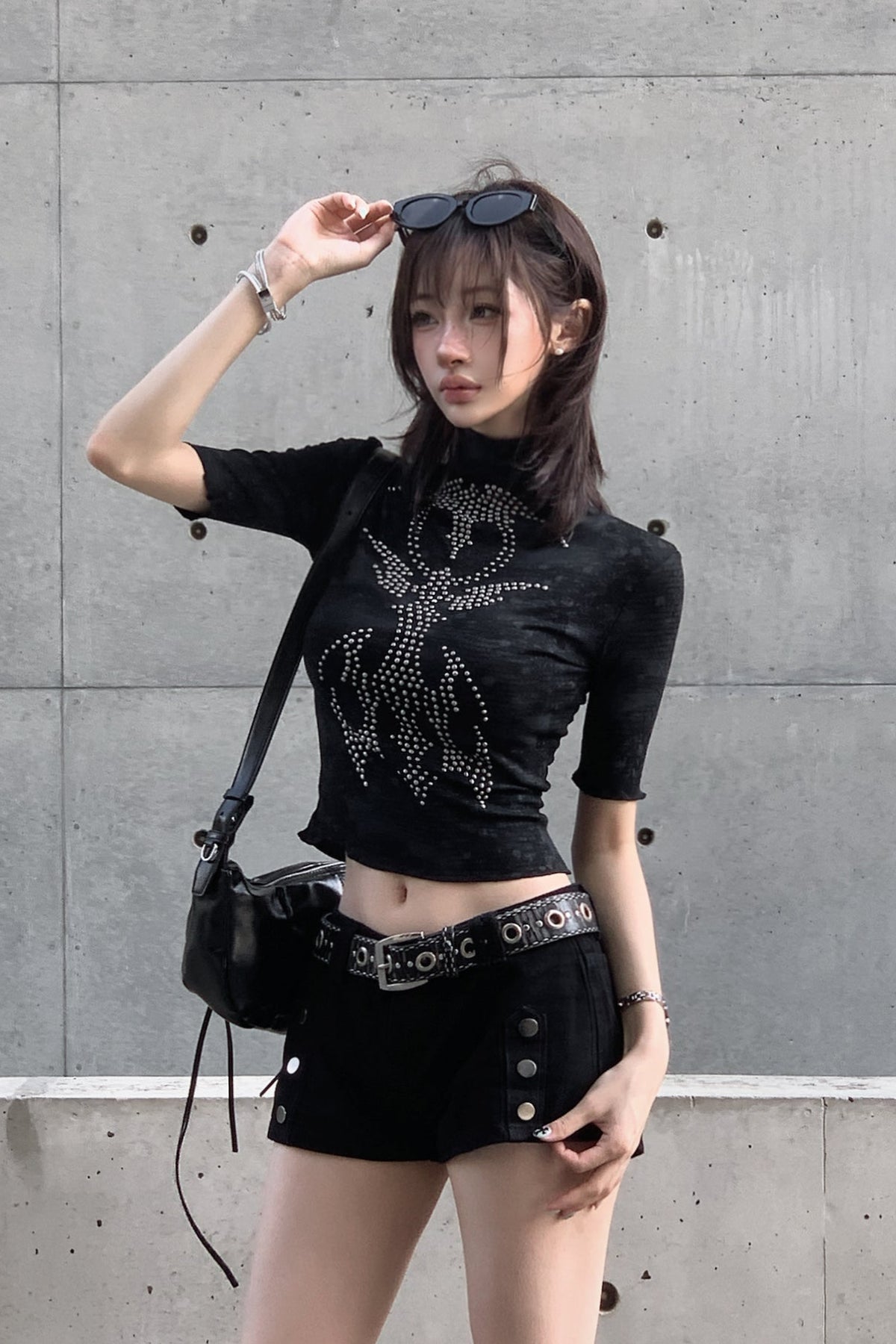 グラフィックトライバルスタッズTシャツ KSG21345