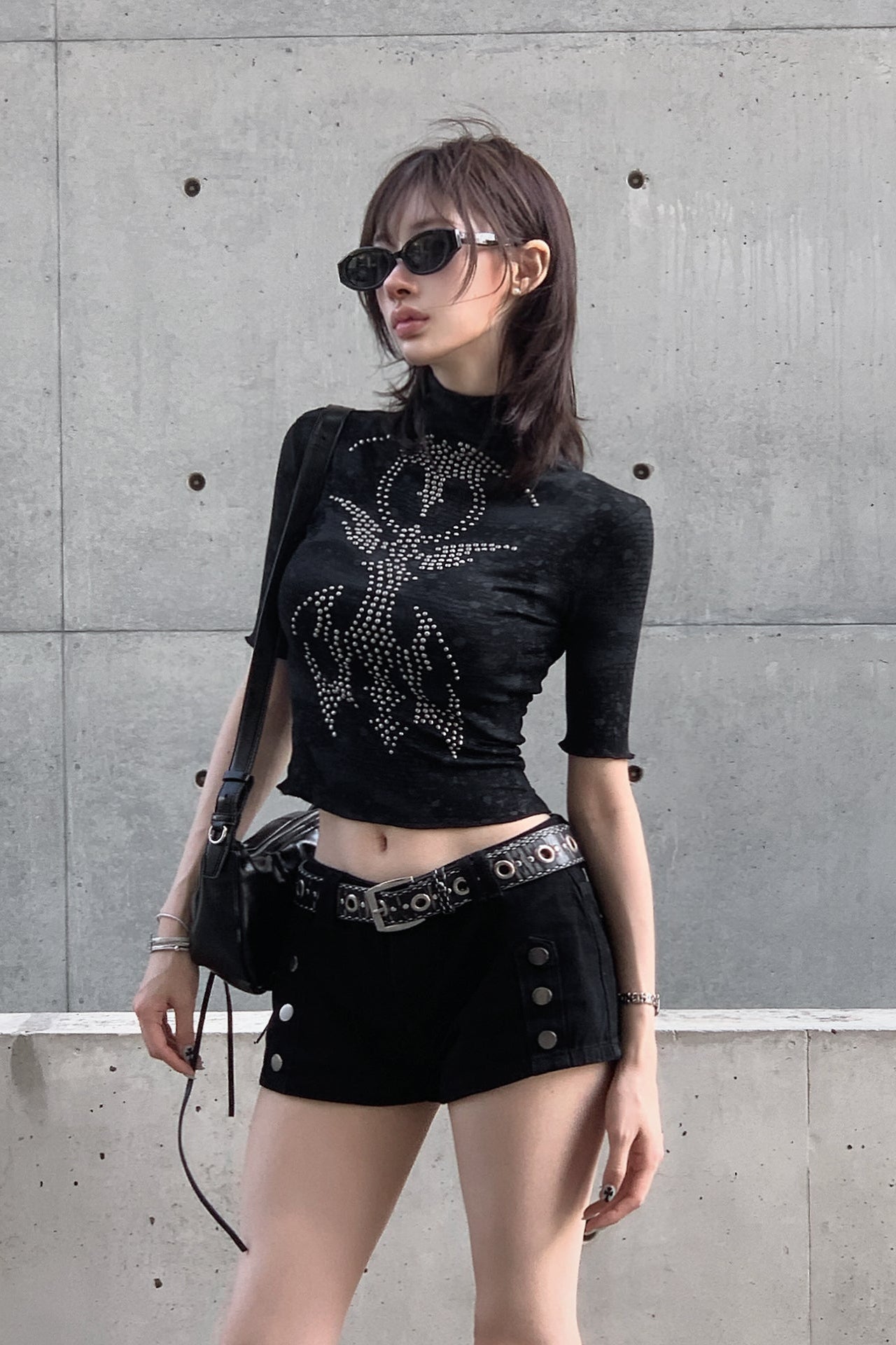 グラフィックトライバルスタッズTシャツ KSG21345