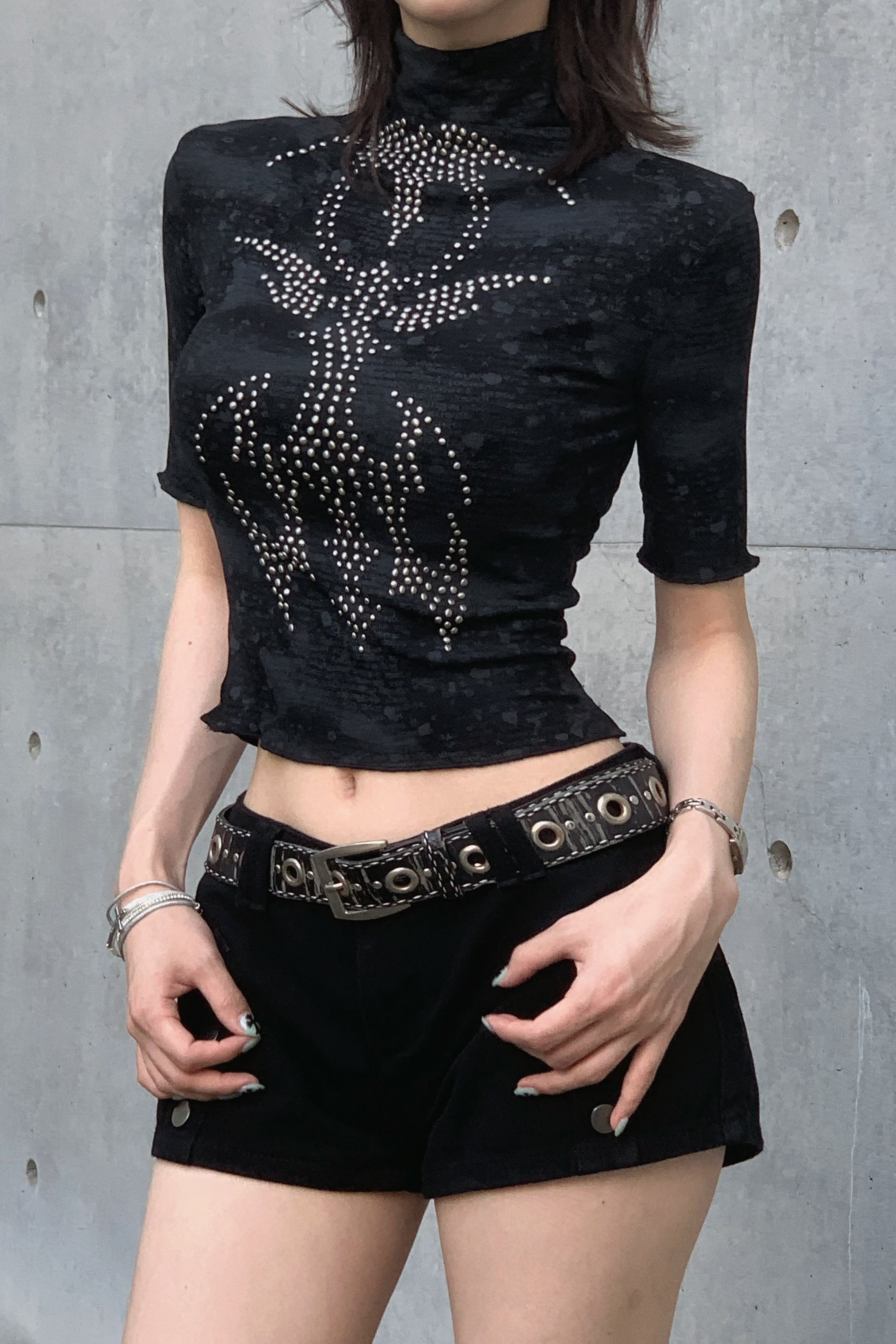 グラフィックトライバルスタッズTシャツ KSG21345